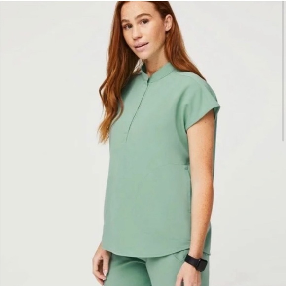 Figs Rafaela Oversized Scrub Top - Picture 3 of 9